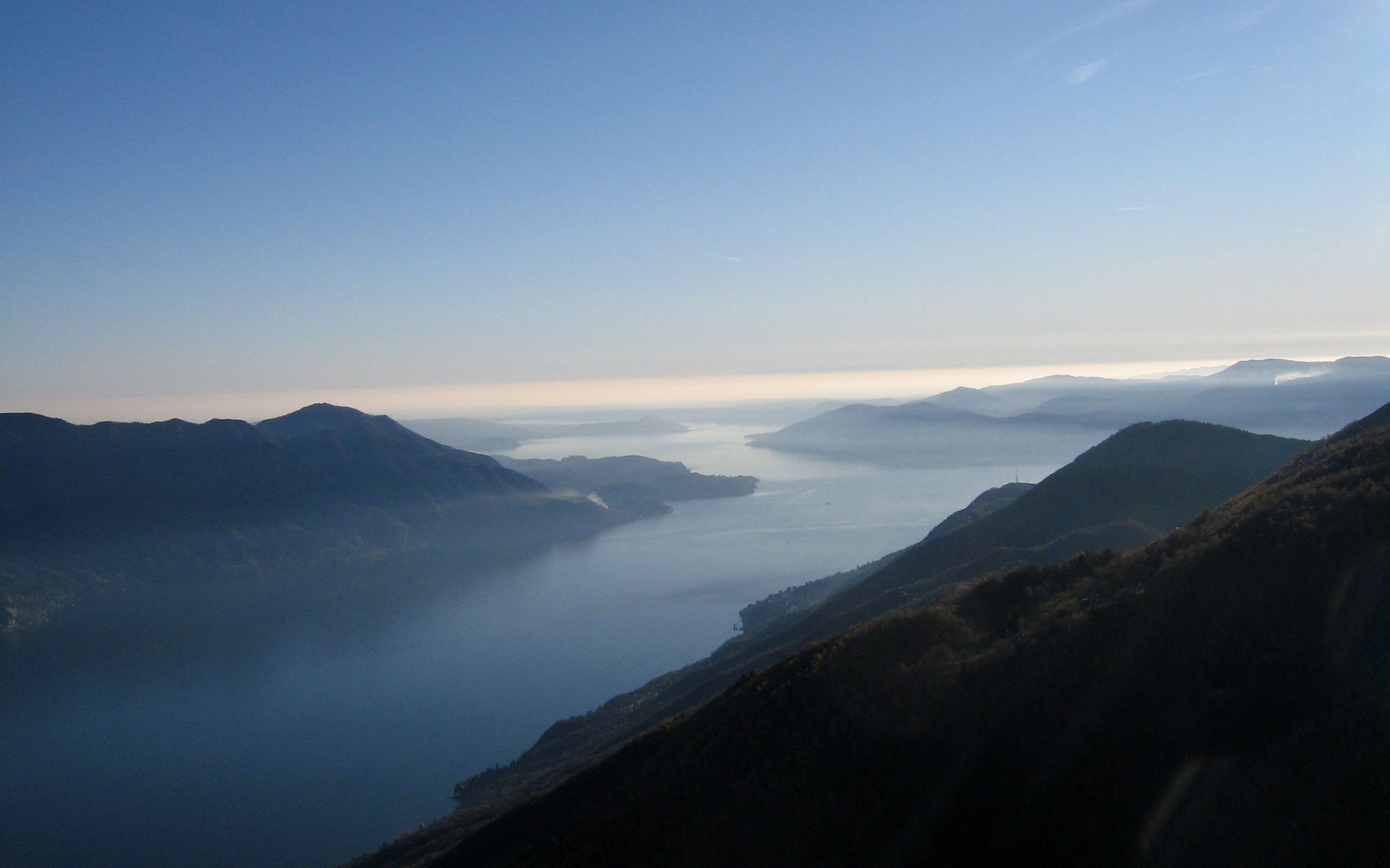 I cambiamenti climatici portano ad una diminuzione dell’ossigeno disciolto nelle acque profonde dei laghi.
